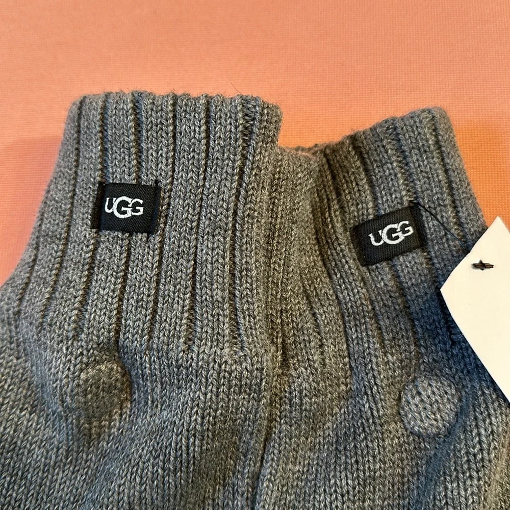 New UGG Flip Mittens. Gray. Size L/XL.